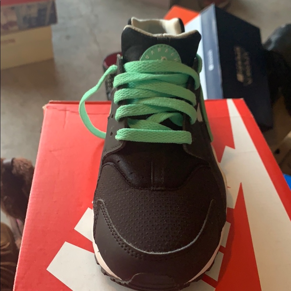 Black and green Nike huarache run (gs) - Picture 3 of 6